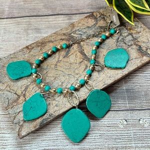 NWT Chico's Kelly Stone Bib Necklace